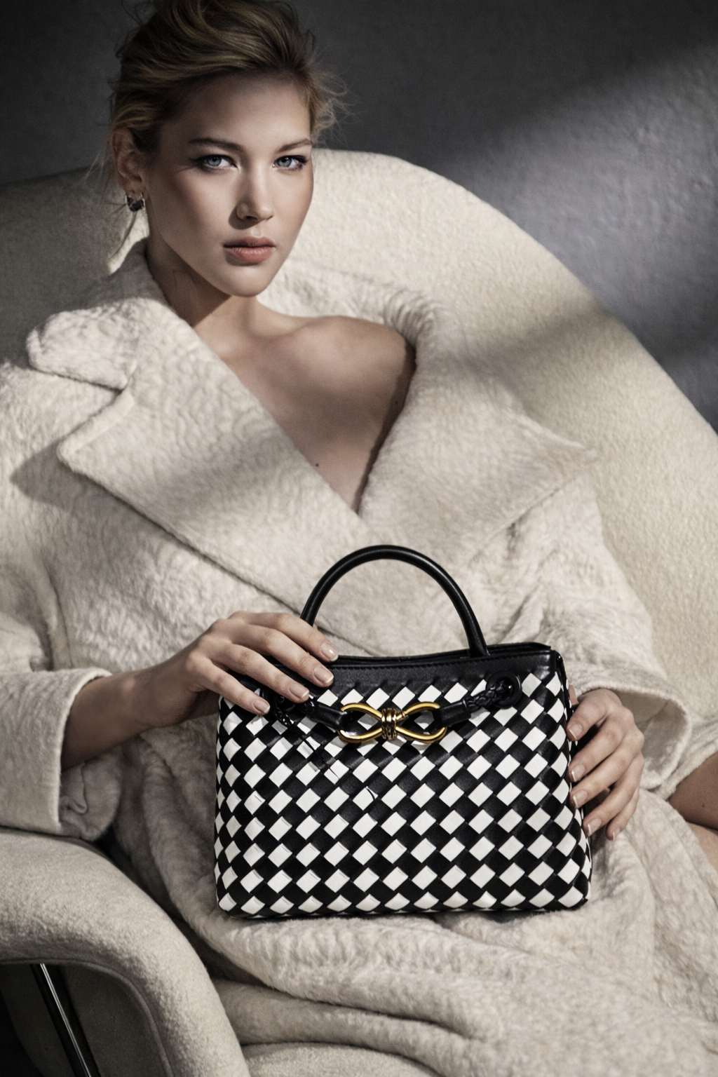 Le Lumière Medium Handbag